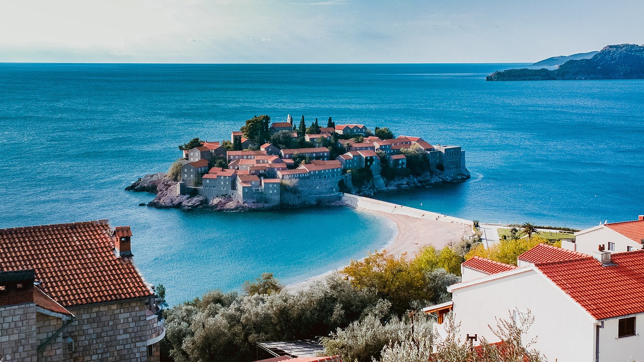 Dairotės naujos kelionių krypties, bet nedrįstate? Skriskite į šalį, kuriai atsispirti negali net Madona, o kava nekainuoja euro